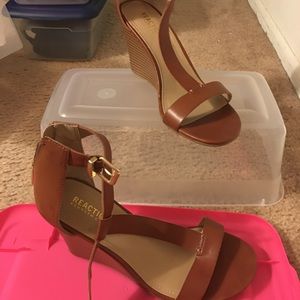 Kenneth Cole Reaction wedge heels